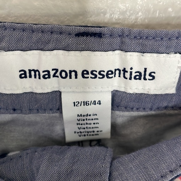 AMAZON ESSENTIALS Floral Chino Shorts | Navy & White | Size 12 - Picture 6 of 10